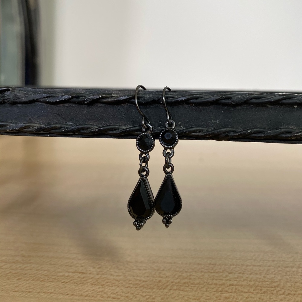⭐️ Black Opaque Dangle Earrings